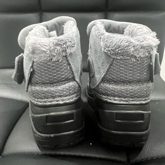 The North Face Kids Black and Gray Snow Boots - Picture 4 of 5